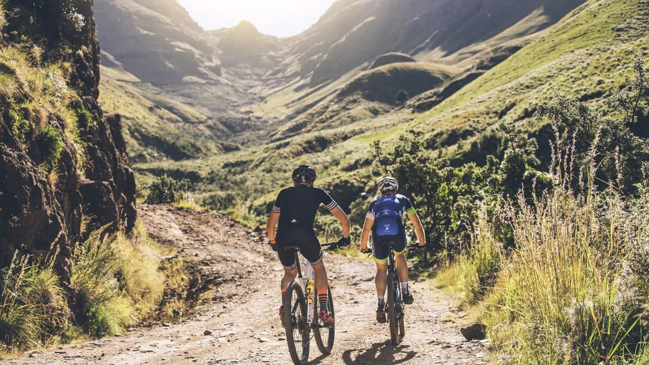 Sani-pass-desmond-louw-bicycling-magazine-wowrides-0047-1